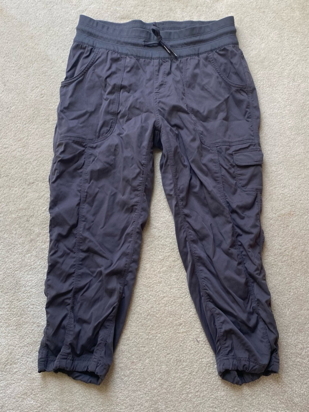 The North Face Aphrodite Capri gray Medium athleisure outdoors hiking gorpcore